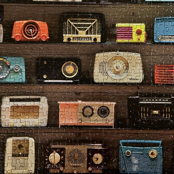 🧩 1000 piece Galison “Chihuly Vintage Radios”. Great quality. Poster. Complete. - Picture 9 of 16